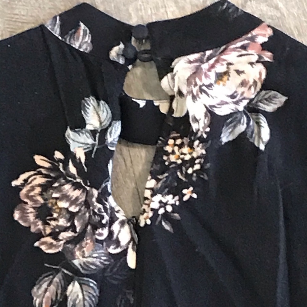 Kendall + Kylie floral jumper/romper size Small - Picture 4 of 5